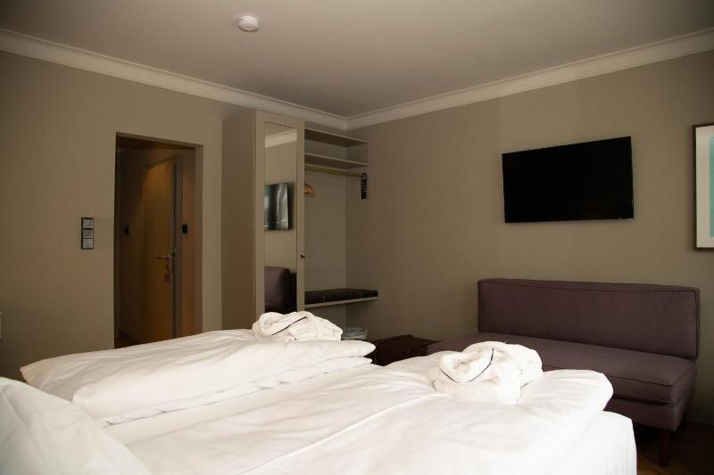 Standard Double Room image 3