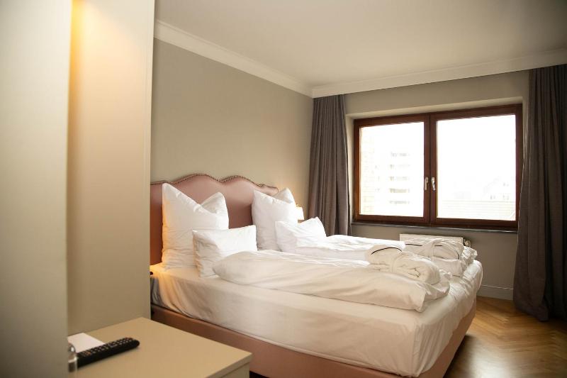 Standard Double Room image 4