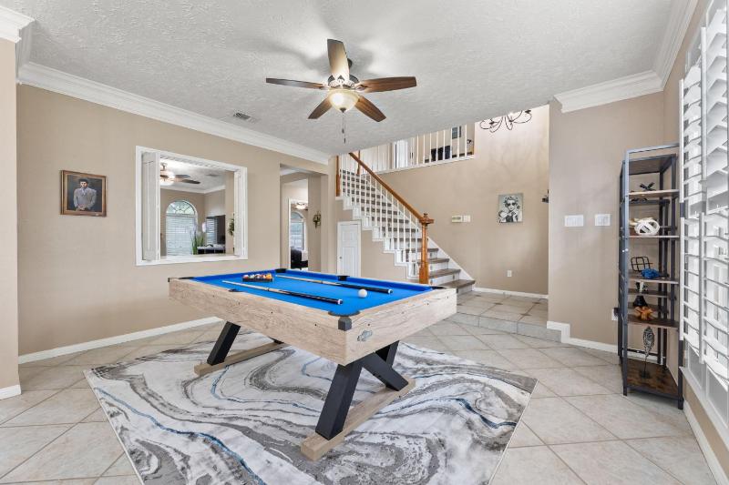 Amazing Bay Villa Near NASA with Pool & Pool Table - image 14