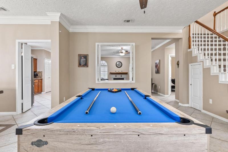 Amazing Bay Villa Near NASA with Pool & Pool Table - image 5