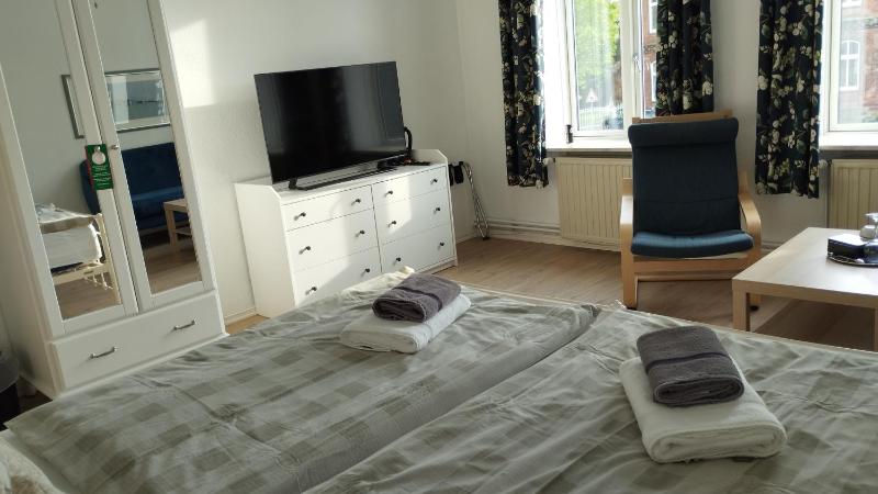 Large Double Room image 4