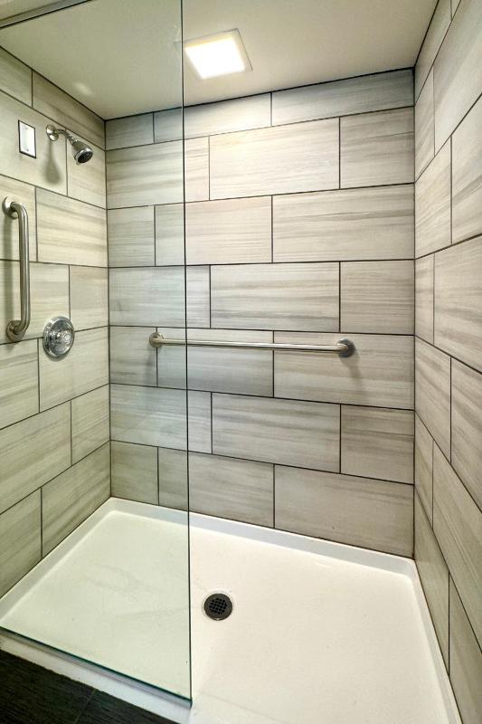 One-Bedroom Deluxe Two Bed XL Suite image 2