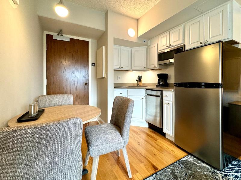 Two-Bedroom Three Bed Suite image 1