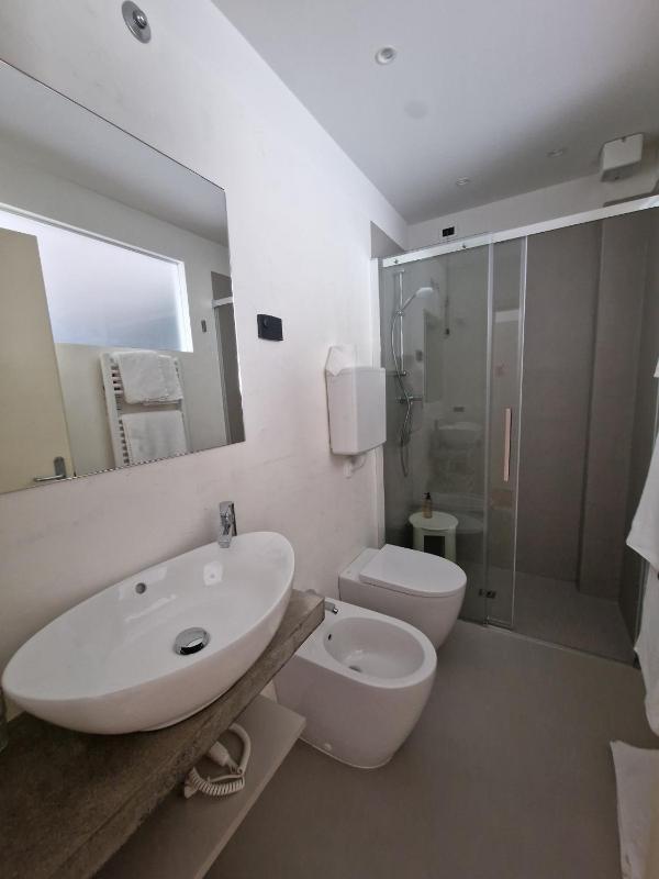 Double Room image 3