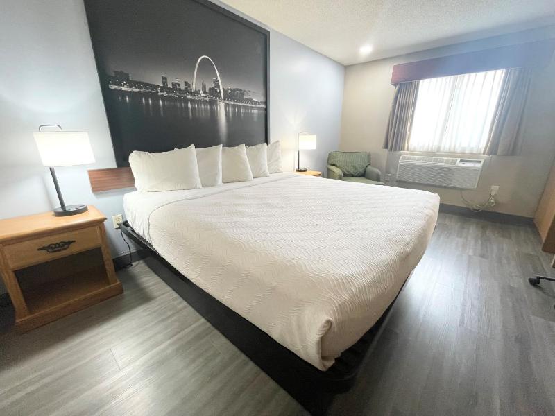 King Room - Non-Smoking image 3