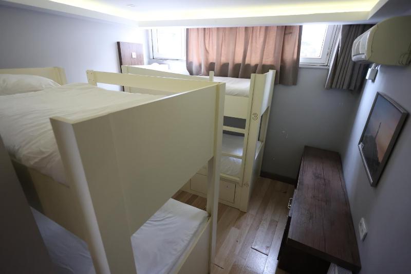 Bed in 4-Bed Mixed Dormitory Room image 4
