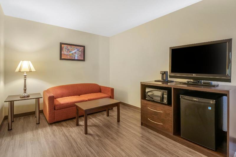 Suite with Two Double Beds - Accessible/Non-Smoking image 1