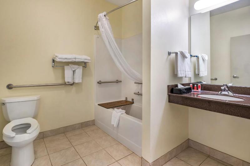 Double Room with Two Double Beds - Accessible/Non-Smoking image 4
