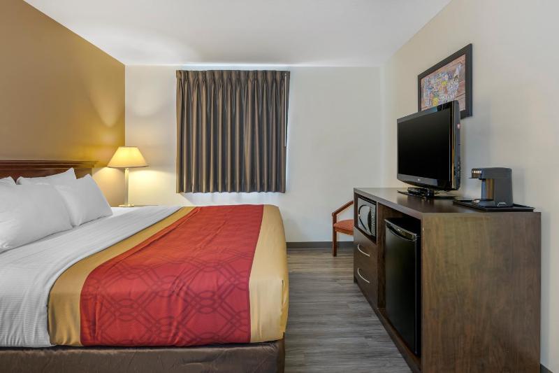 King Room - Mobility Accessible/Non-Smoking image 3