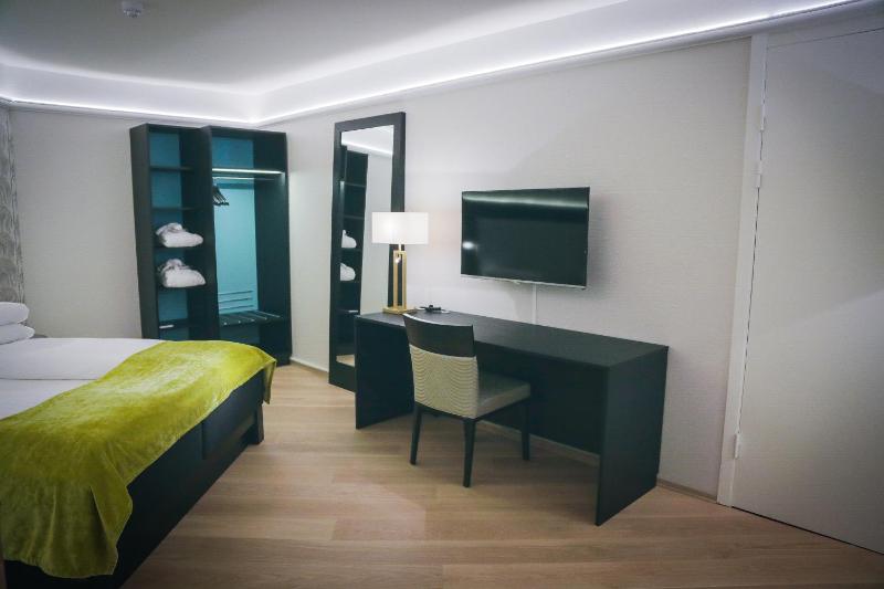 Business Double or Twin Room image 3