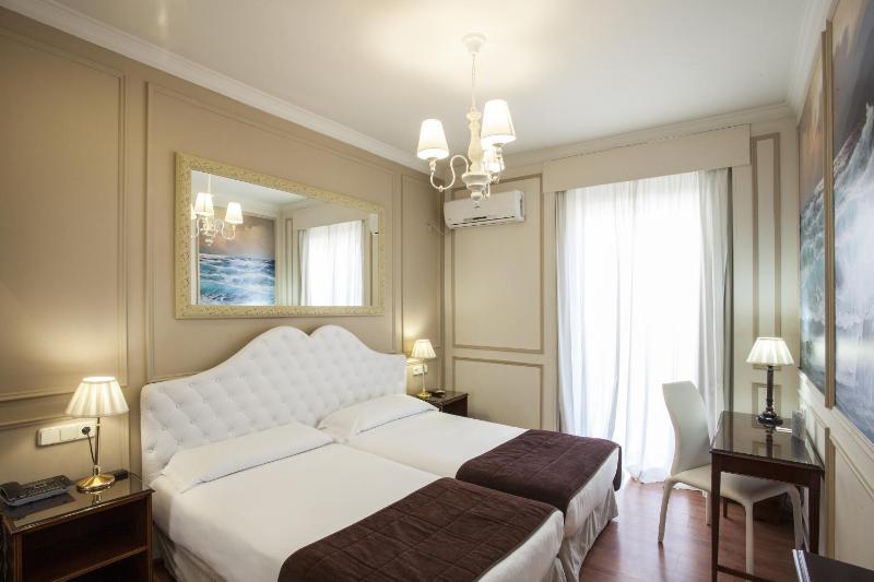 Twin Room image 1