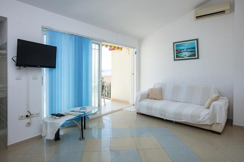 One-Bedroom Apartment with Terrace and Sea View image 1