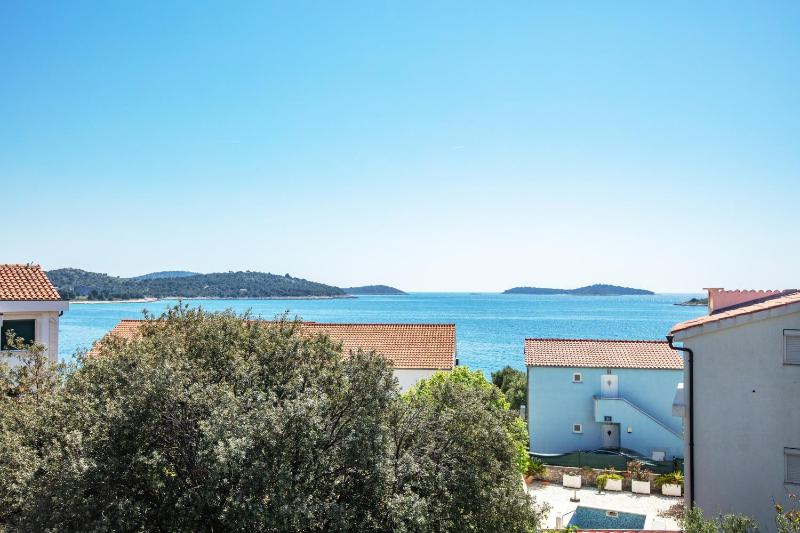 One-Bedroom Apartment with Terrace and Sea View image 3