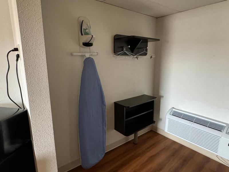 Deluxe Queen Room with Two Queen Beds - Non-Smoking image 4