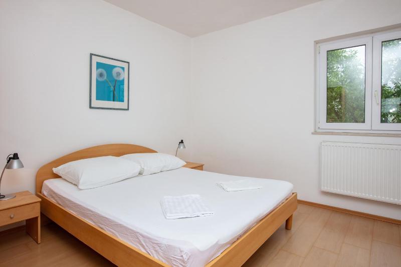 Apartments and rooms with parking space Murter - 22405 - image 26