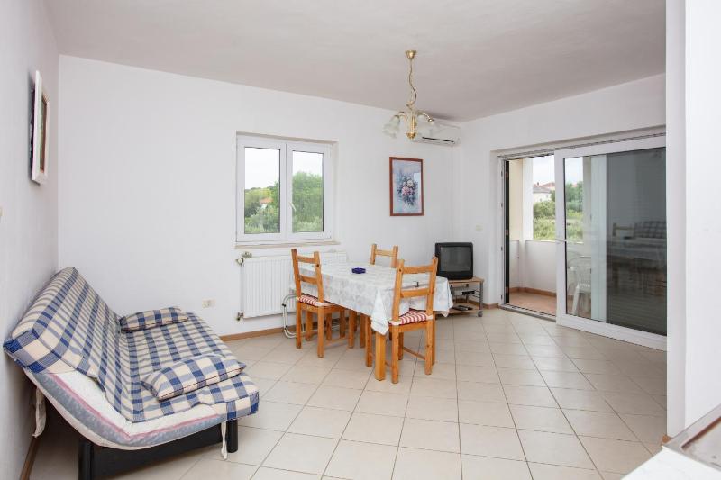 Apartments and rooms with parking space Murter - 22405 - image 18