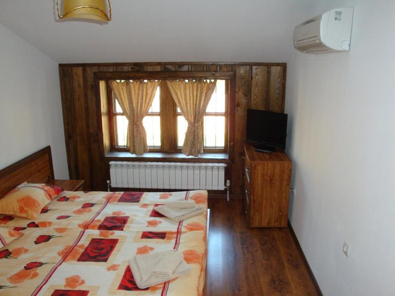 One-Bedroom Suite image 2