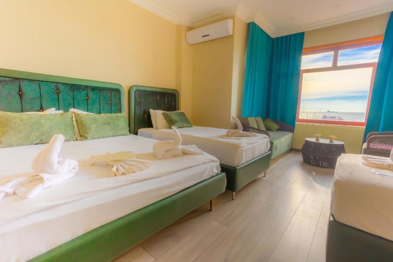 Quadruple Room image 1