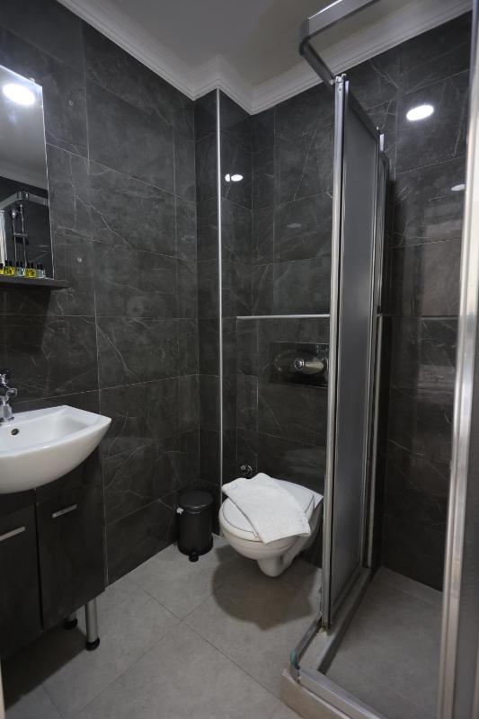 Quadruple Room image 4