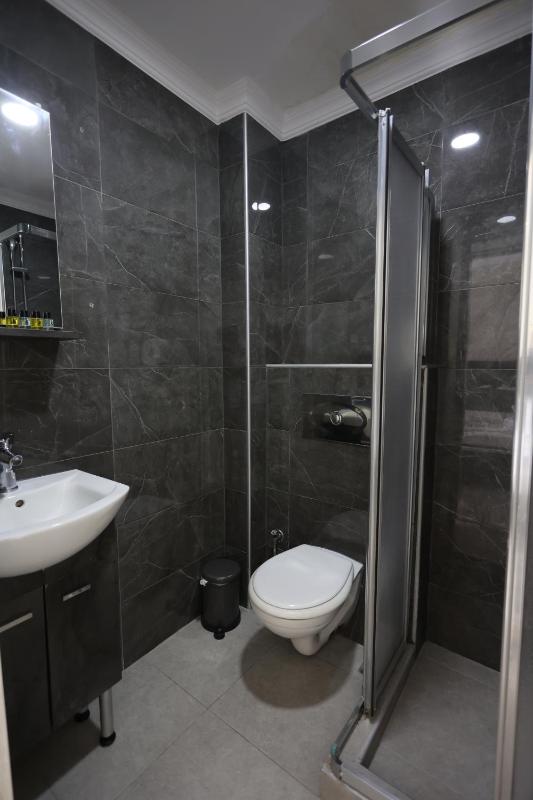 Quadruple Room image 2