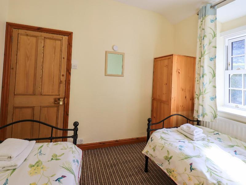 Tizzie Whizie Cottage - image 14