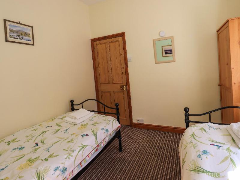 Tizzie Whizie Cottage - image 12