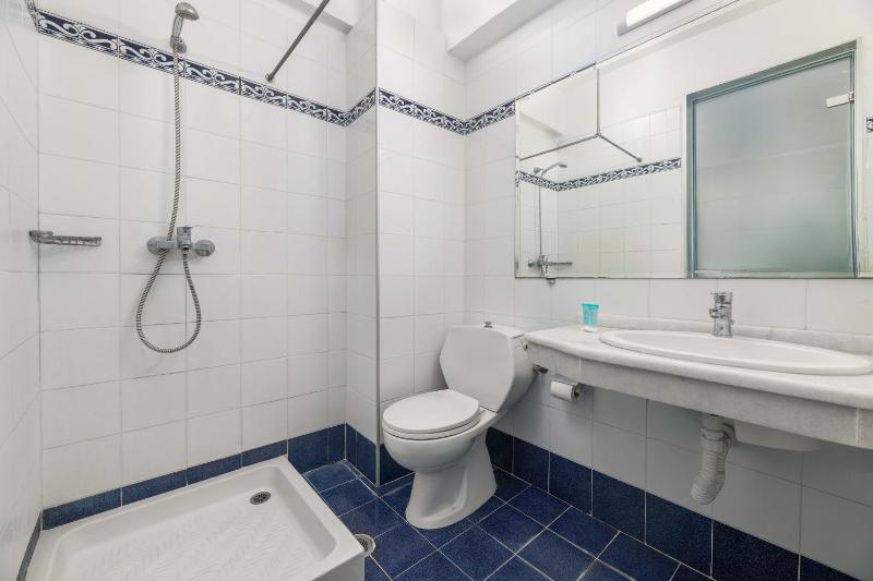 Double or Twin Room image 3
