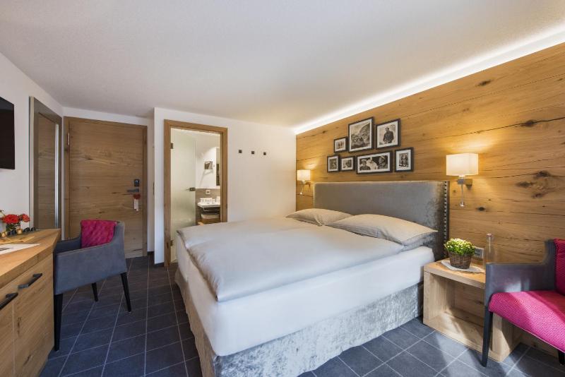 Standard Double Room image 2