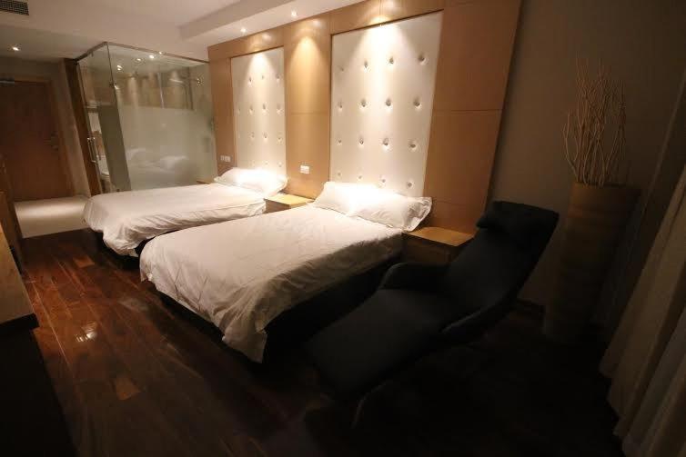 Deluxe Twin Room image 1