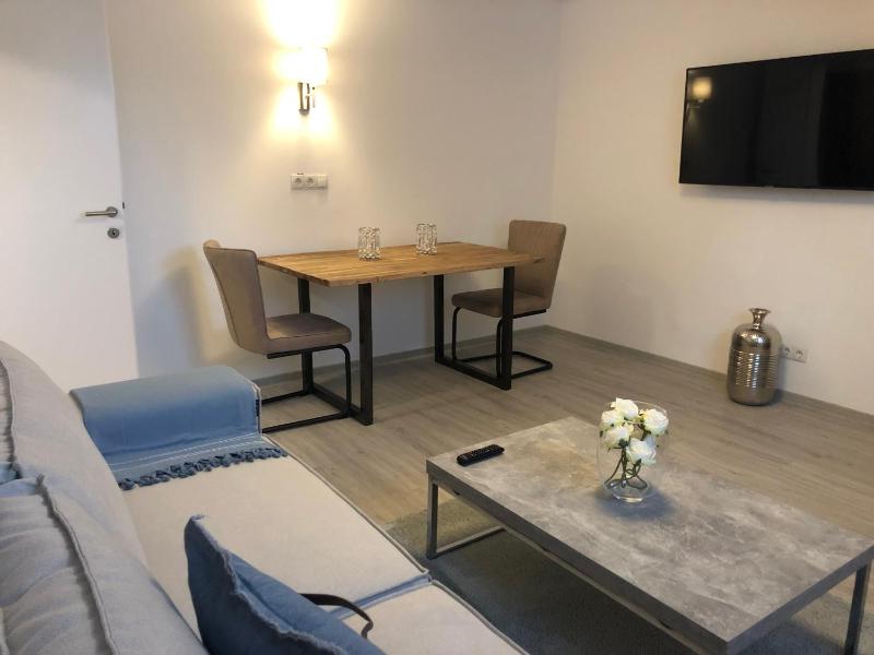 Deluxe One-Bedroom Apartment image 3