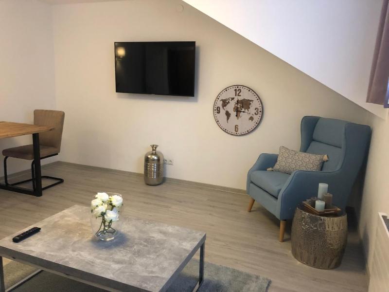 Deluxe One-Bedroom Apartment image 4