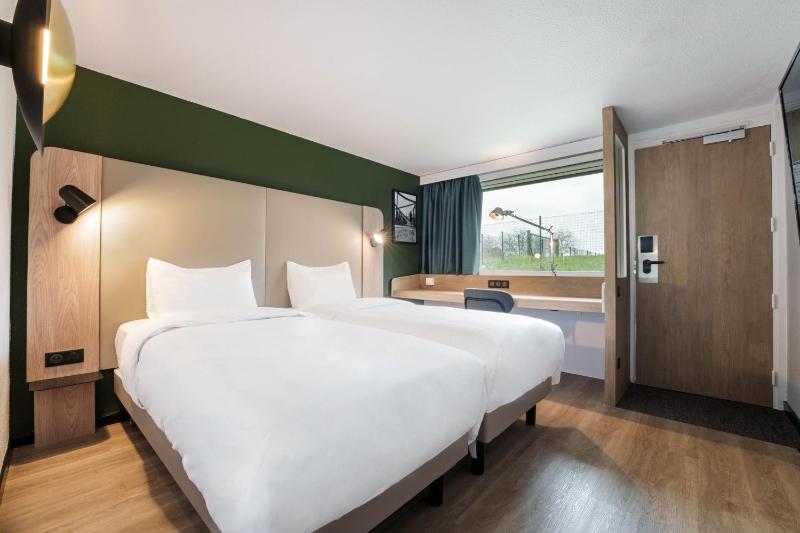 Standard Room - 2 Single Beds image 1