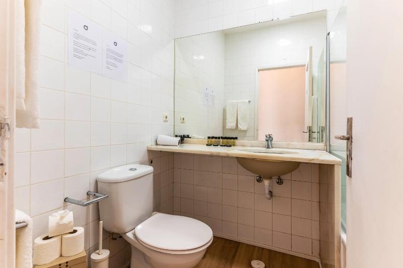 Two-Bedroom Apartment with City and River View image 3