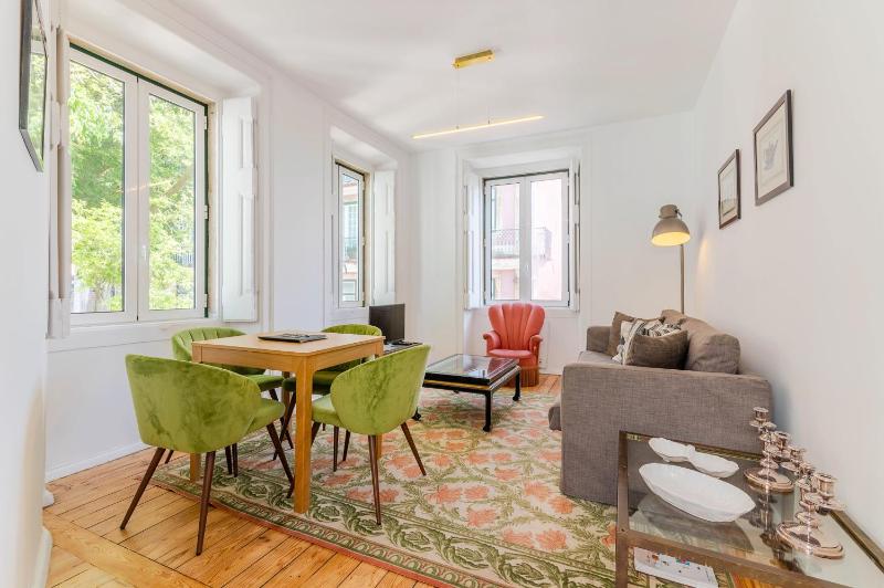 Two-Bedroom Apartment with City and River View image 1