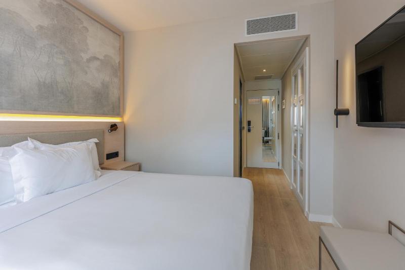 Superior Double Room image 4