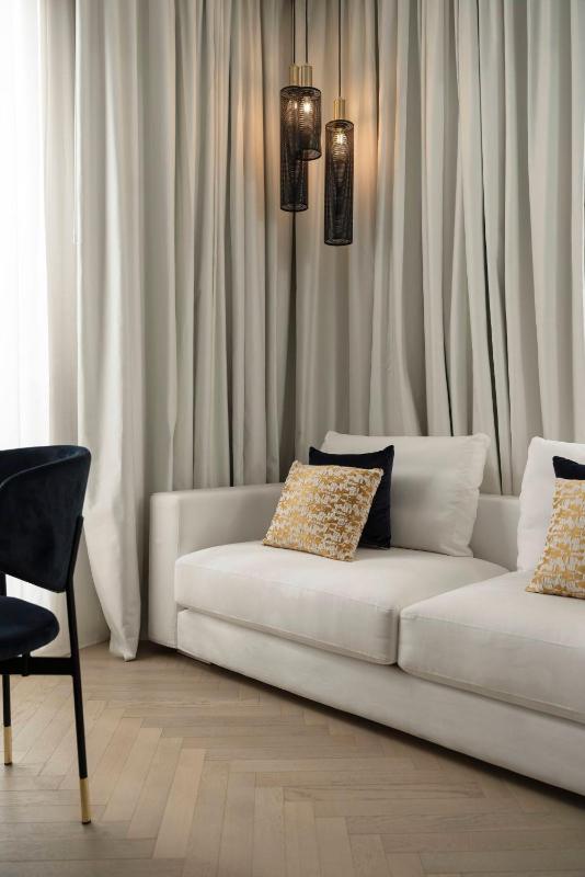 King Suite with Spa Bath - Separate Building image 4