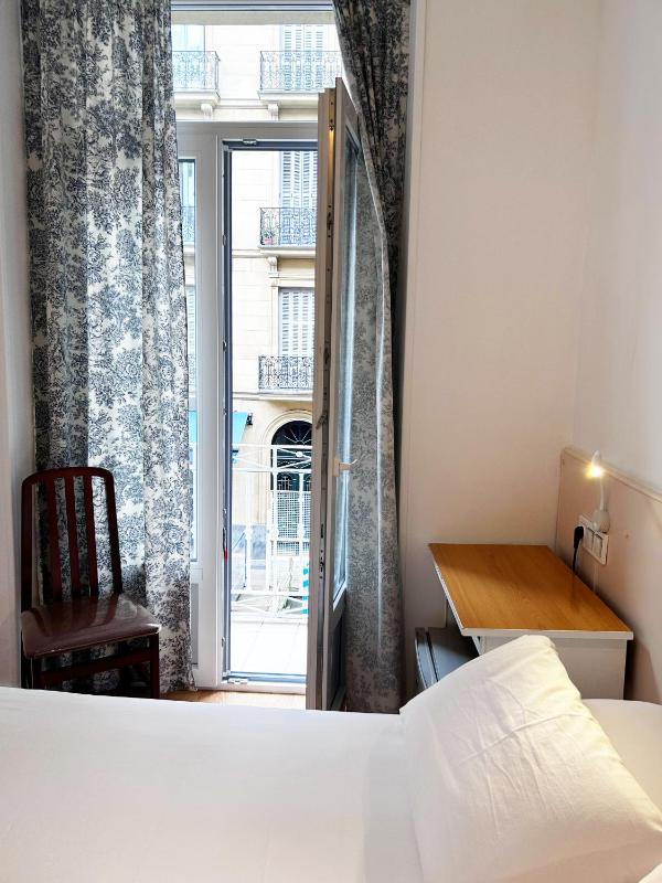 Queen Room with Balcony image 1