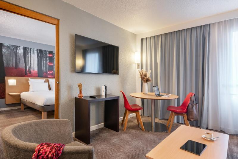 Suite with One Double Bed and Sofa Bed image 4