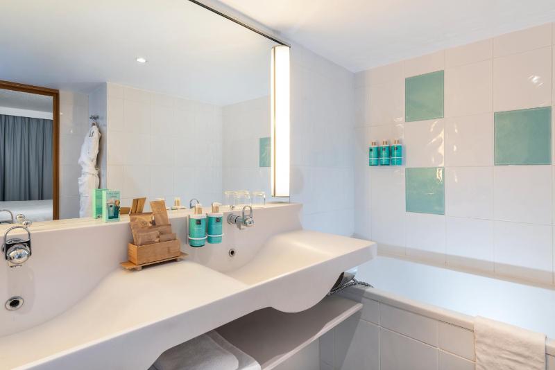 Suite with One Double Bed and Sofa Bed image 3