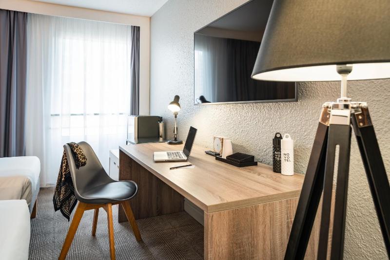 Classic Twin Room image 2