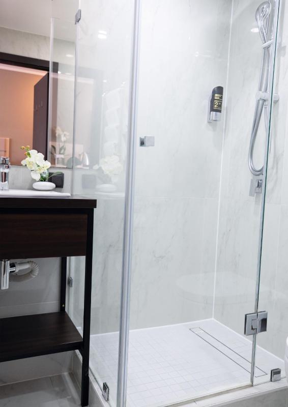 Double or Twin Room image 4
