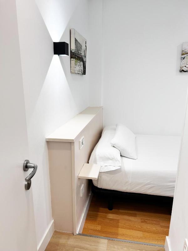 Single Room image 4