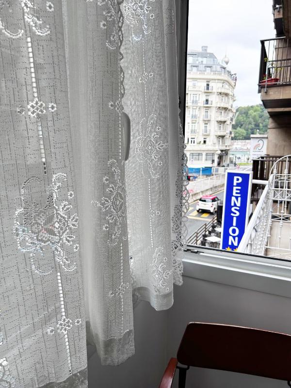 Single Room image 3
