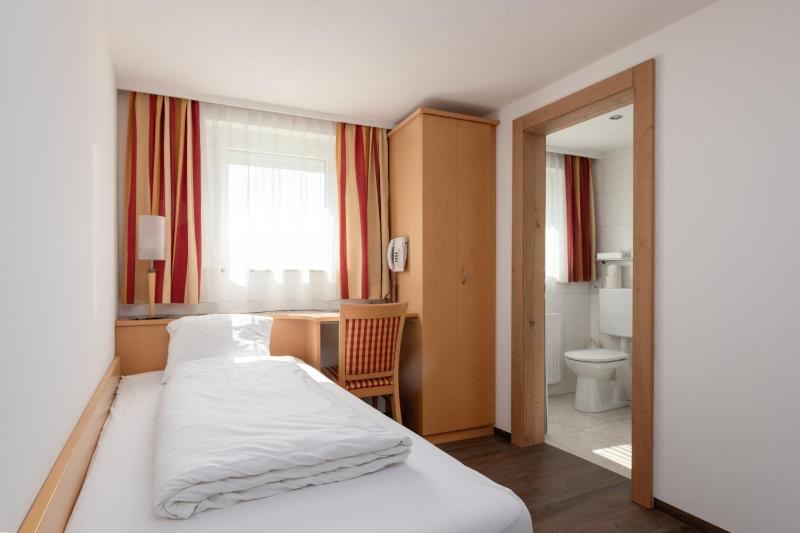 Standard Single Room image 1