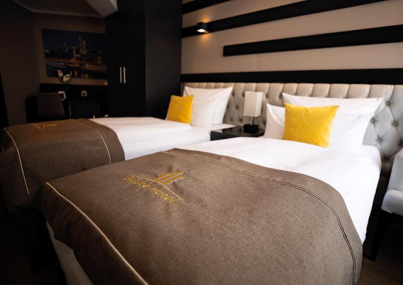Standard Twin Room image 3