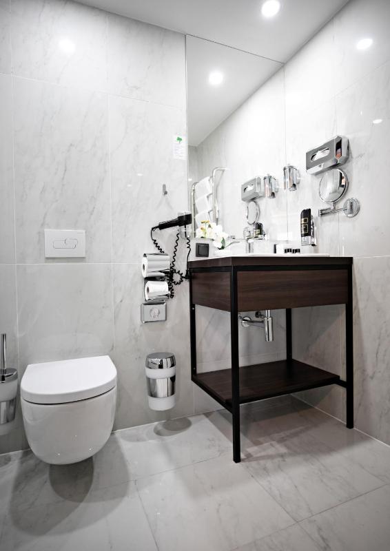 Standard Twin Room image 2