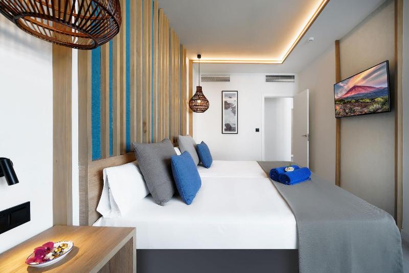 Suite Pool View Only Adults image 4