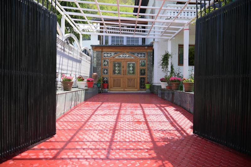 Tree of Life Lakeside Cottage Srinagar - image 14
