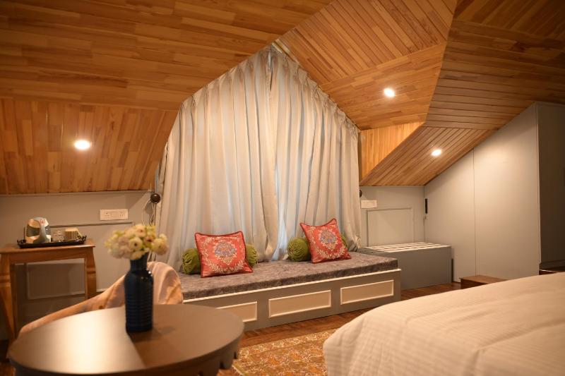 Tree of Life Lakeside Cottage Srinagar - image 9