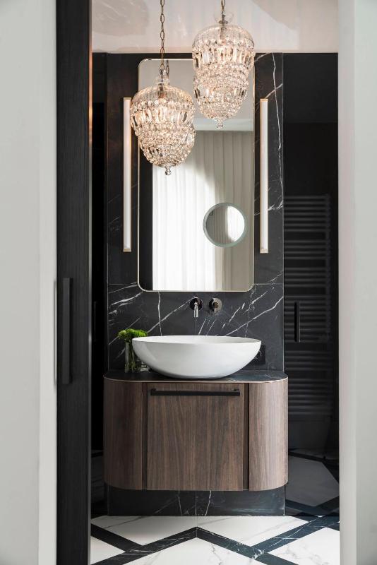 King Suite with Spa Bath - Separate Building image 2